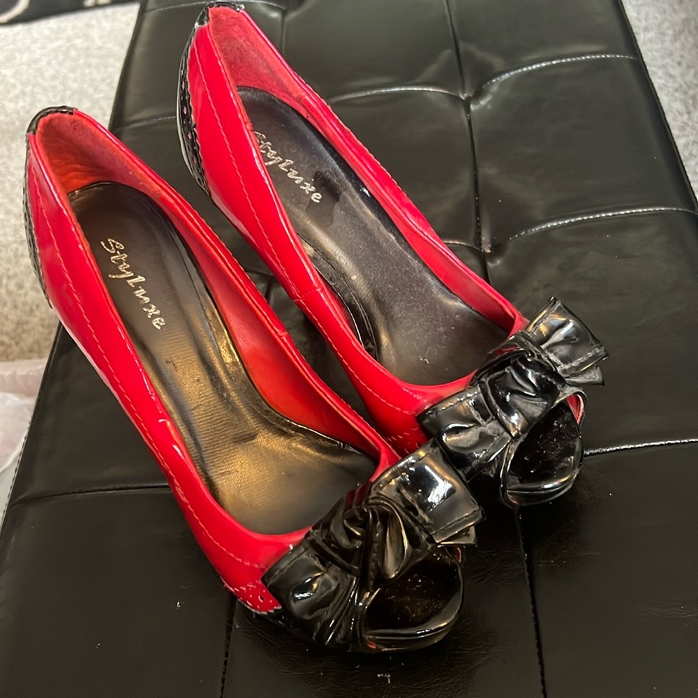 Red peep toe with black bow